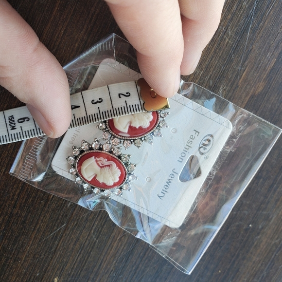 NEW Red cameo earings - Picture 2 of 3